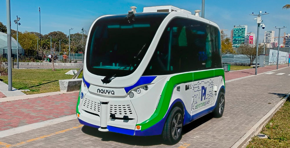 Colectivo autónomo eléctrico sin chofer que funciona de manera experimental en el Parque de Innovación de Buenos Aires.