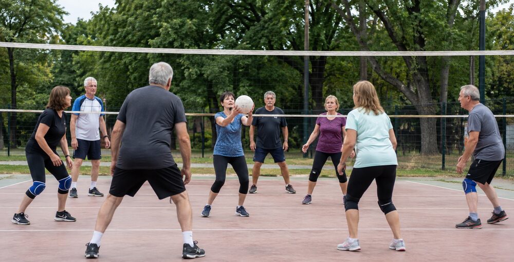 Qué es el newcom y dónde practicar este deporte en clubes, plazas y polideportivos de la Ciudad de Buenos Aires.