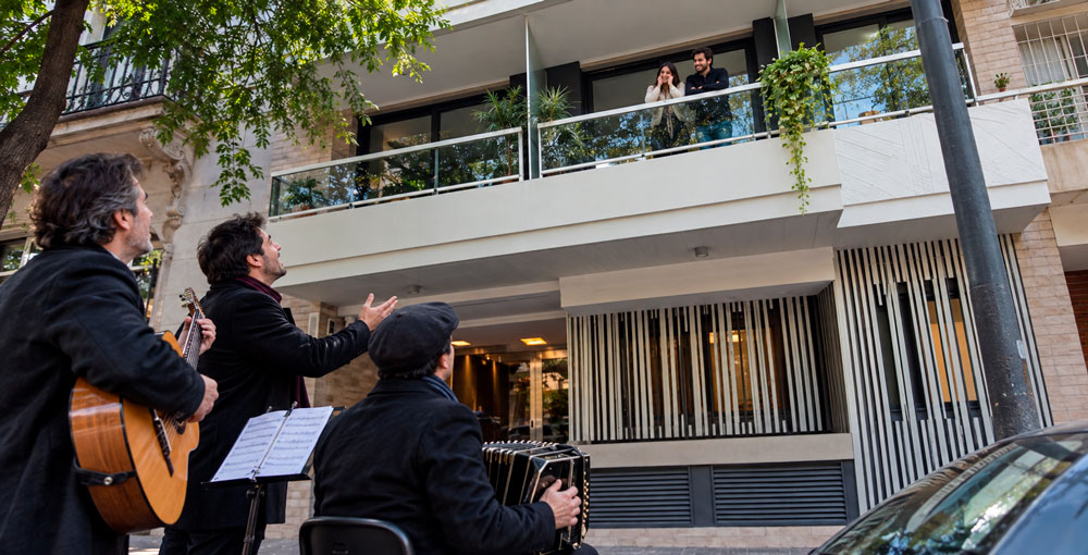 Las serenatas en Buenos Aires mantienen viva una tradición musical porteña vinculada con el tango, la canción criolla y la cultura de barrios como el Abasto